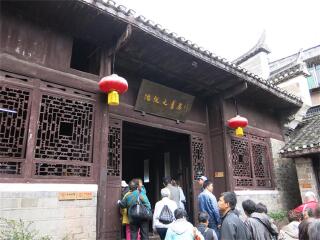 湖南張家界游跟團多少錢2021_湖南張家界特價旅游團報價_湖南張家界最適合旅游的季節(jié)