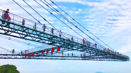 万盛梦幻奥陶纪主题公园-云端廊桥1日游 纯玩