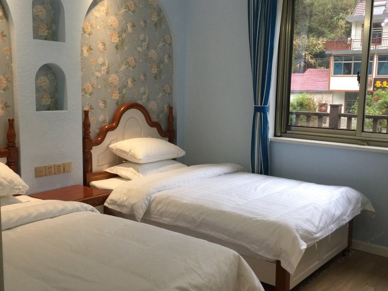 hotelPic