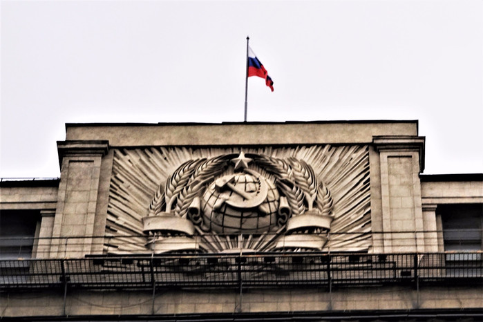 国家杜马大楼位于莫斯科红场附近,上面依然保留着原苏联时候的国徽