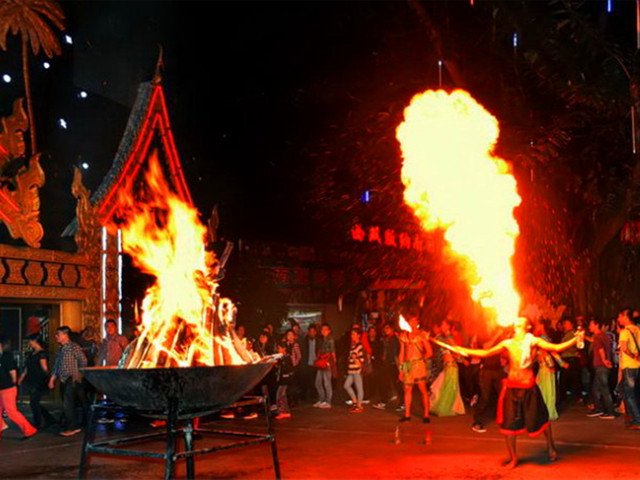  西双版纳大巴3晚4日游>畅享版纳,热带雨林,万达乐园二选一,全程同一