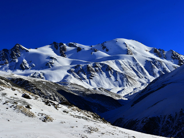 岗什卡雪峰游览外观 游玩时长:约5分钟 岗什卡雪峰位于青海省门源