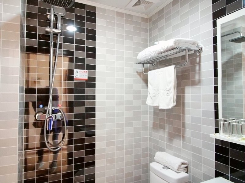 hotelPic