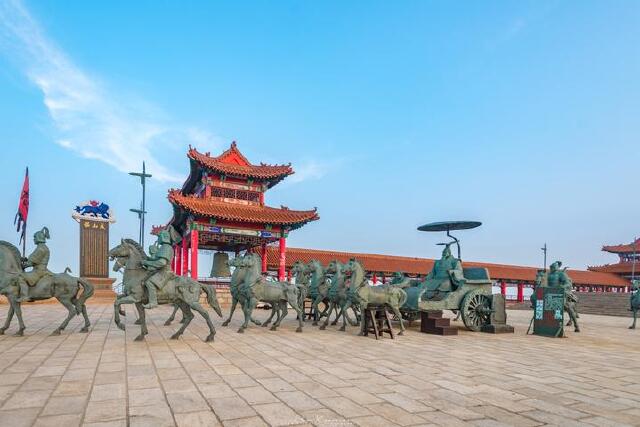 公元前219年与210年秦始皇曾2次驾临此地,拜祭日主,修长