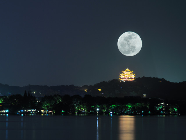 杭州夜景推荐:热门【西湖音乐喷泉,文雅【西湖平湖秋月,美丽