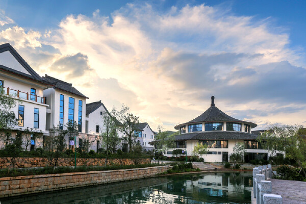 春天去安吉当月天气_春天去安吉穿什么衣服_