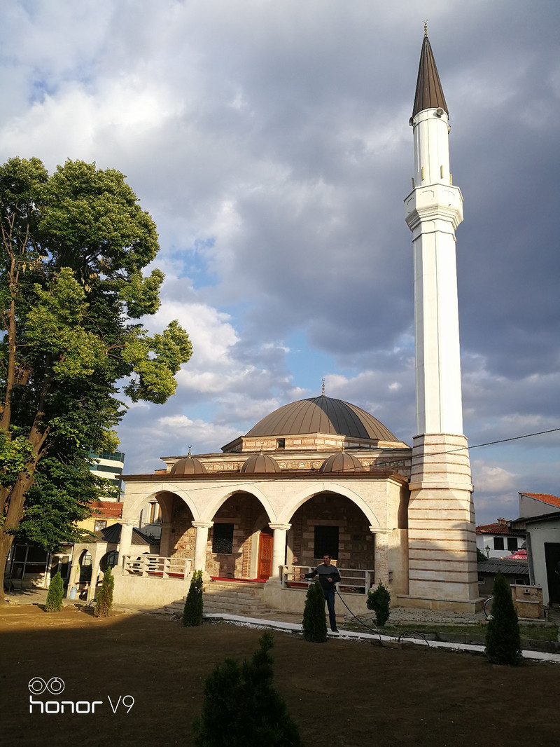 始建于15世纪的穆斯塔法帕夏清真寺,我们并没有入内参观.