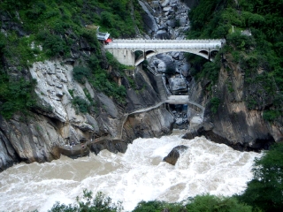 云南香格里拉旅行跟團(tuán)_去云南香格里拉游要多少錢