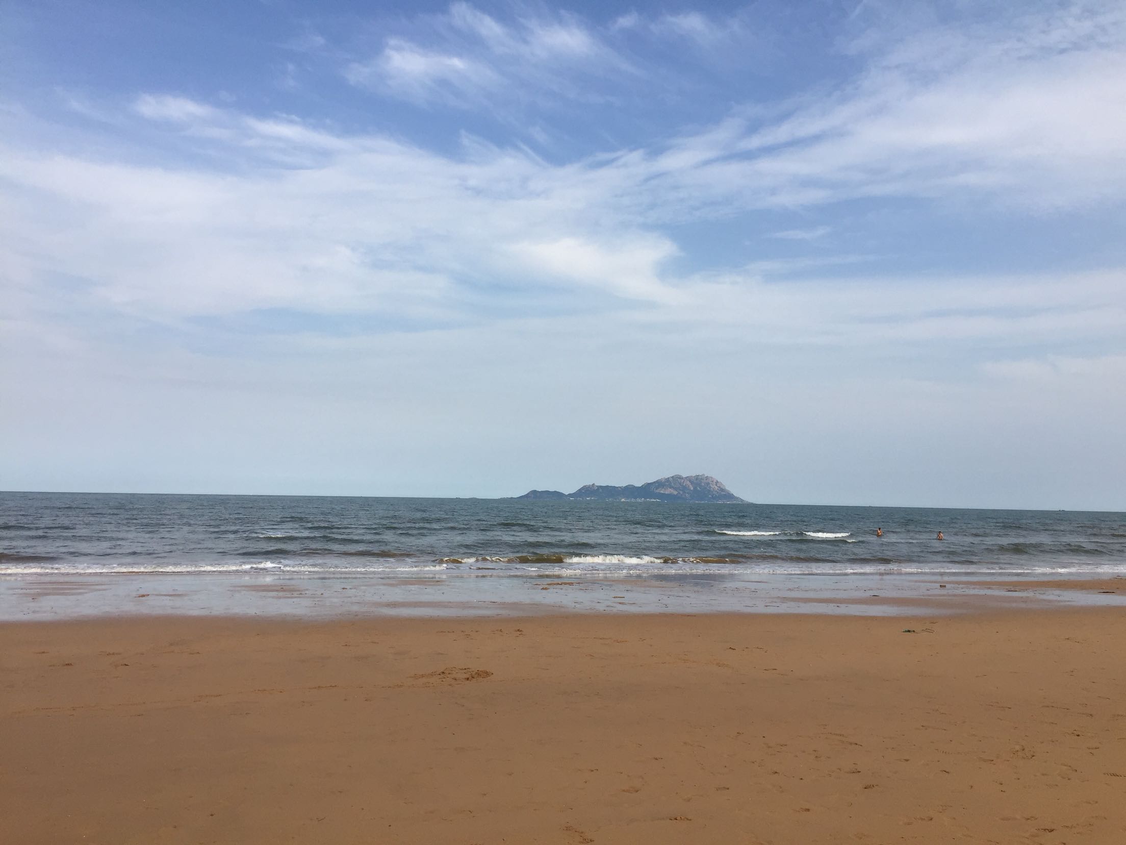 从天津坐高铁(表情)去,离海滩和好玩的地方近,