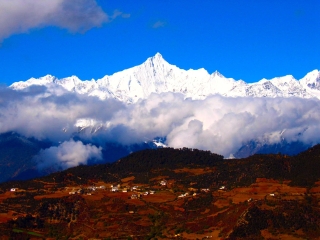 云南香格里拉旅行跟團(tuán)_去云南香格里拉游要多少錢