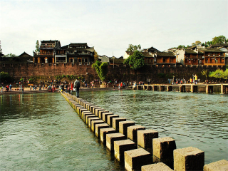 去湖南張家界旅游怎么走_(dá)湖南張家界報(bào)團(tuán)多少錢_湖南張家界自由行組團(tuán)