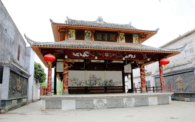 旧州古镇的古戏台,逢年过节都会在这里唱戏