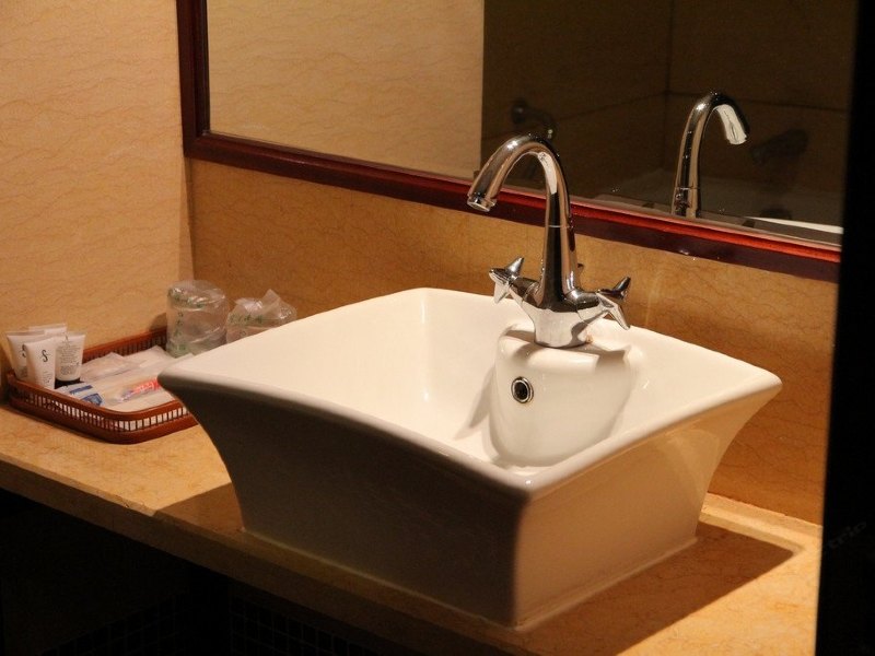 hotelPic