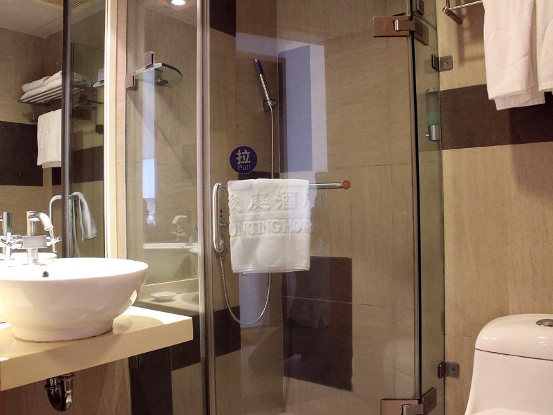 hotelPic
