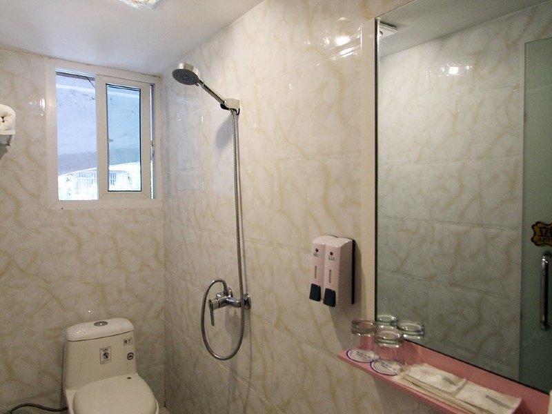 hotelPic