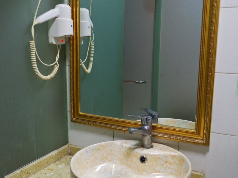 hotelPic