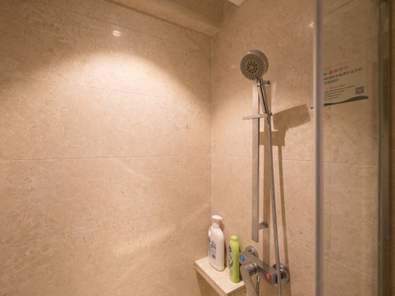 hotelPic