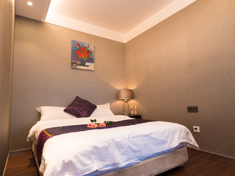 hotelPic
