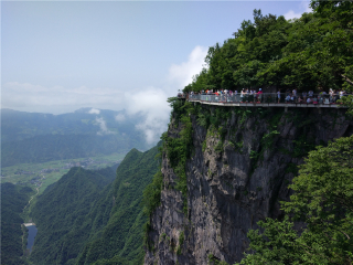 湖南鳳凰古城游跟團多少錢2021_怎么去湖南鳳凰古城旅游_組團去湖南鳳凰古城