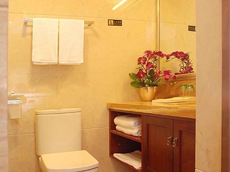 hotelPic