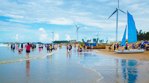 <锦江土楼-六鳌翡翠湾黄金沙滩1日游>含往返空调巴士、景区首道门票及1餐特色海鲜午餐__出发_途牛