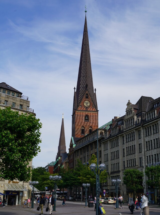 标志性建筑 汉堡圣彼得教堂(德语:petrikirche)是德国汉堡最古老的