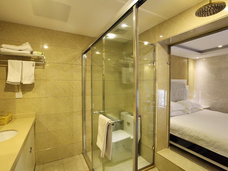 hotelPic