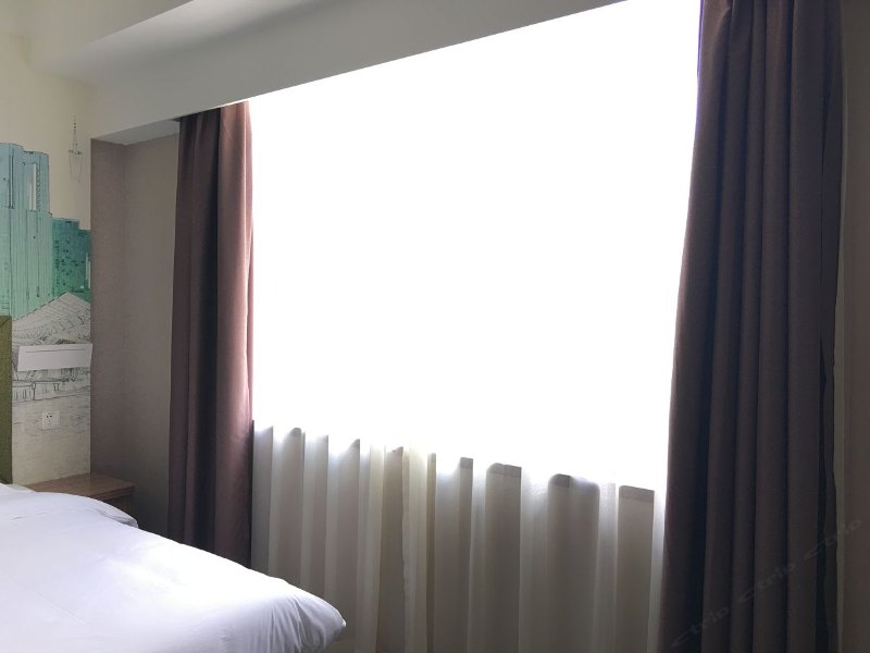 hotelPic