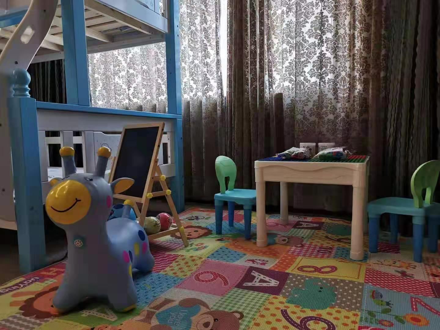 超萌亲子房
