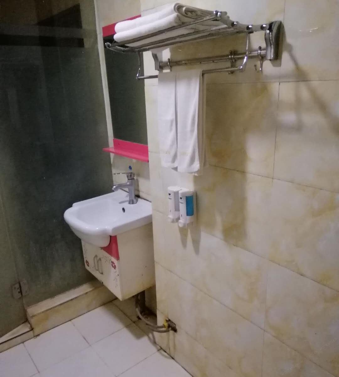 豪华情侣大床房