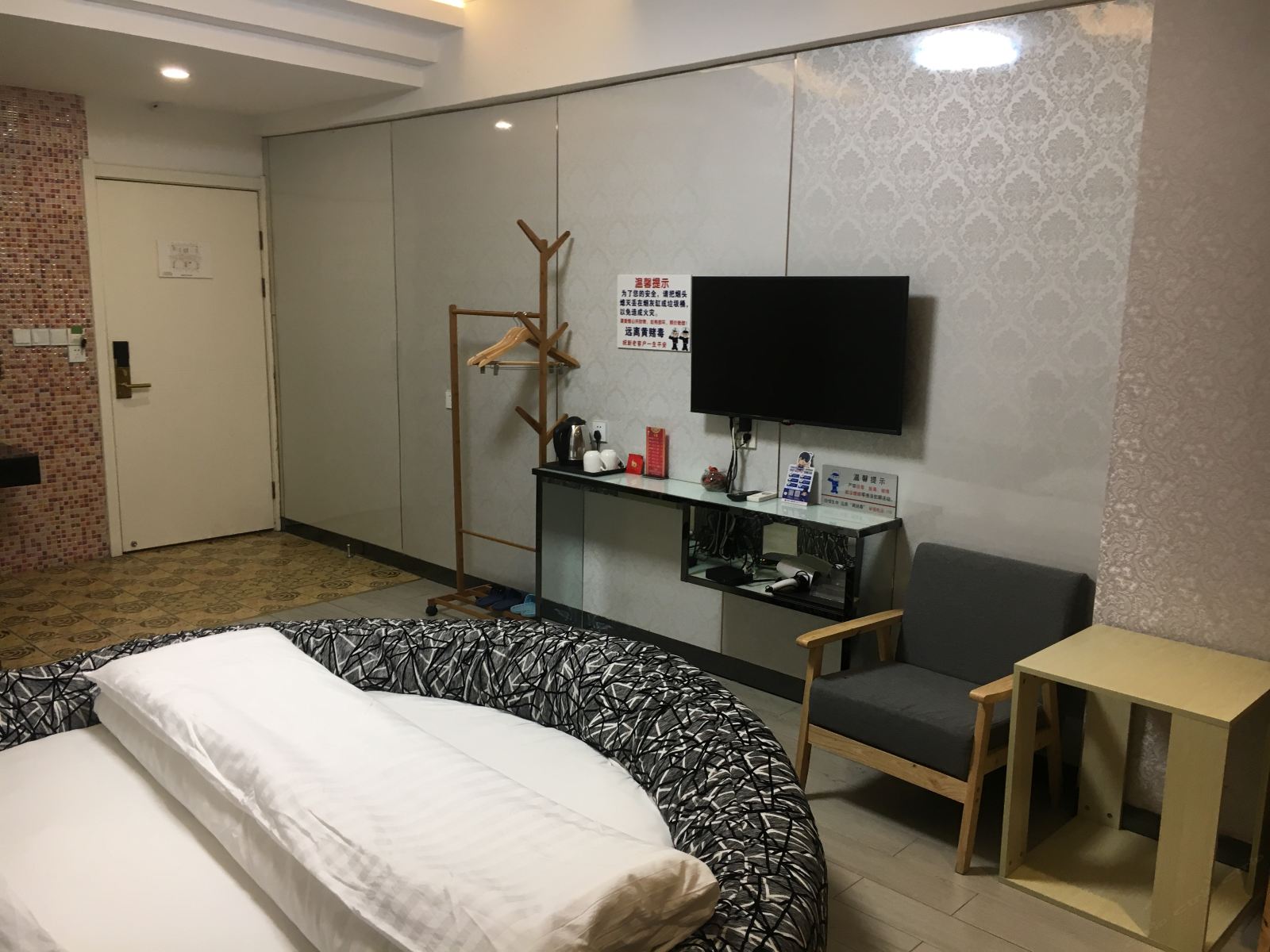 大圆床房