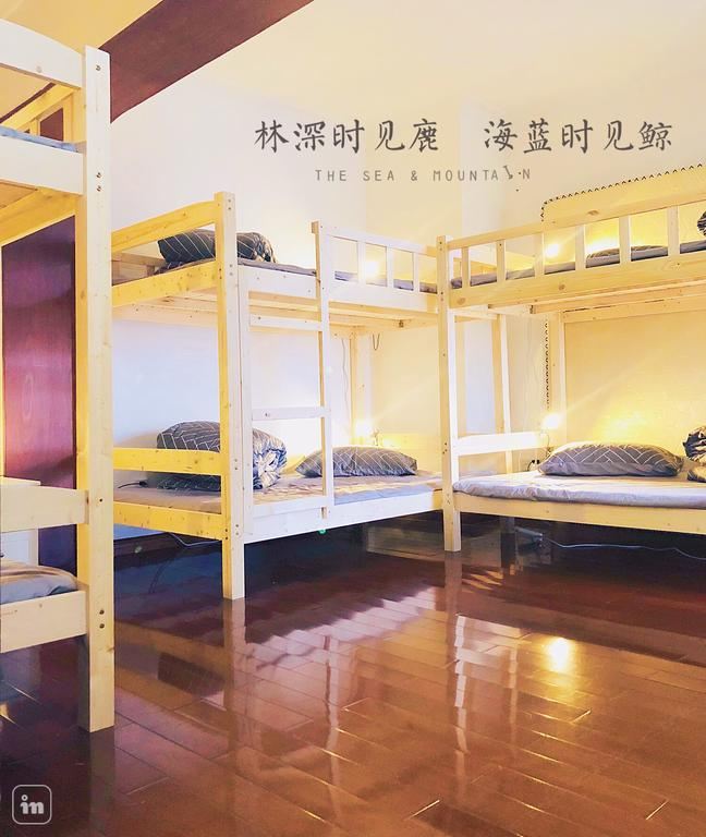 古镇风情粉色小屋6人床位间