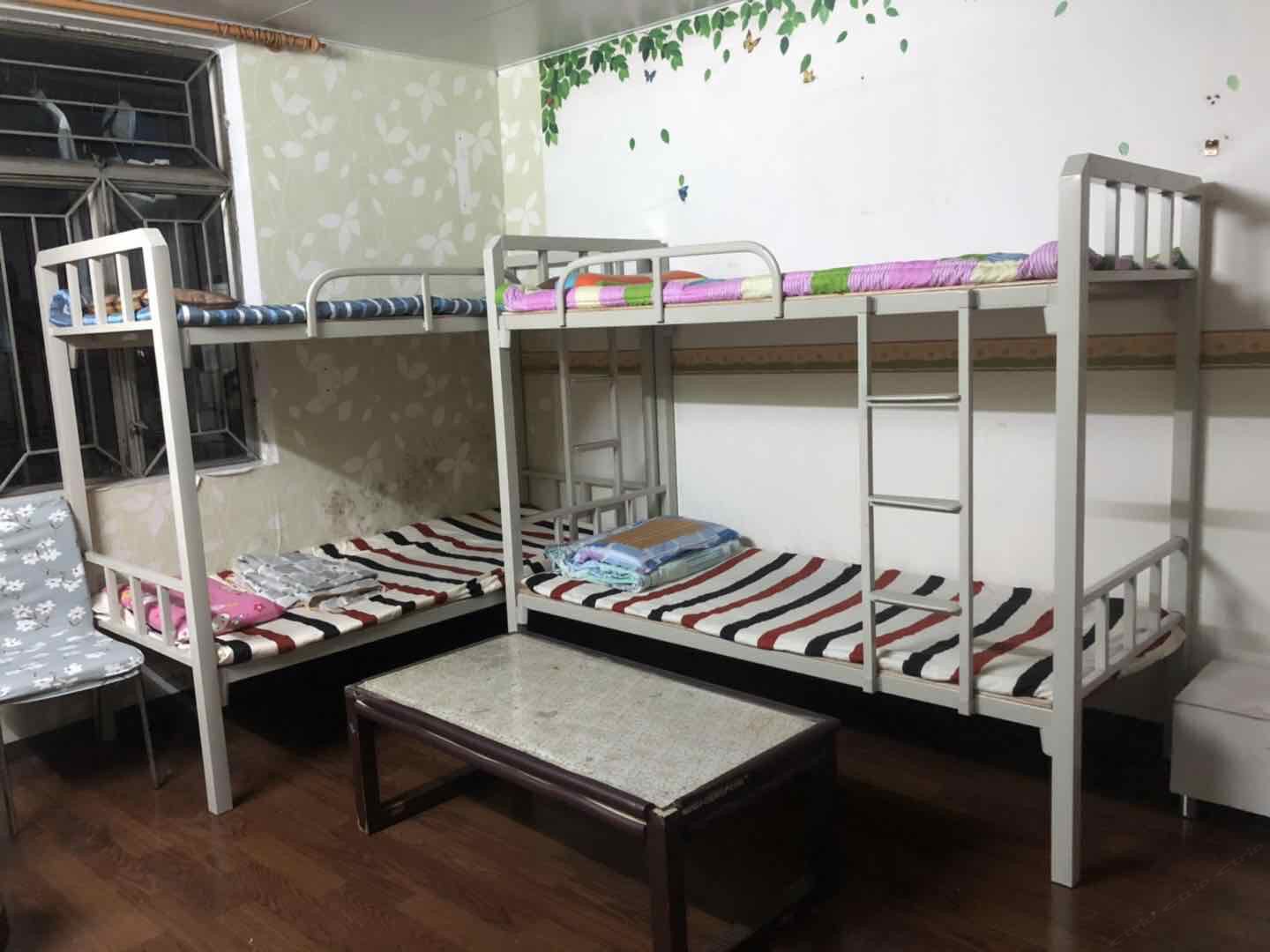 男生四人间