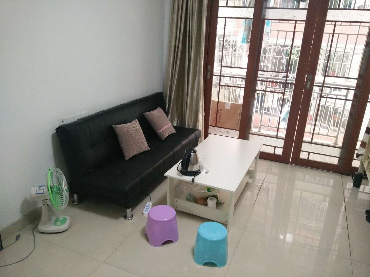 客厅皮沙床