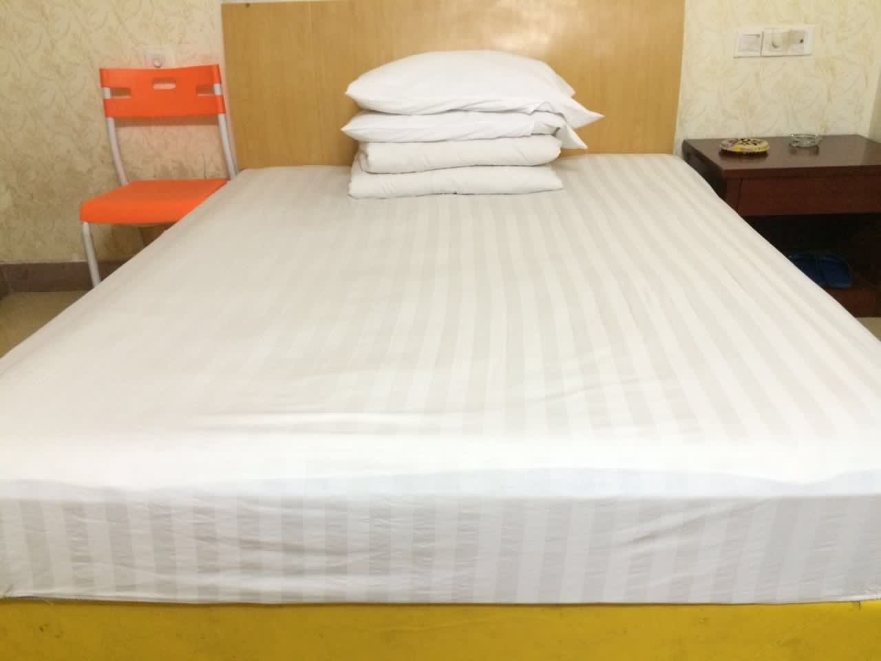 豪华电脑单人间