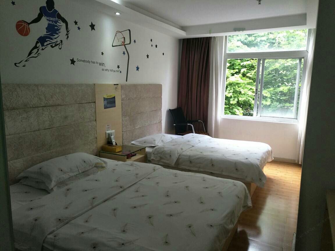 温馨子母房