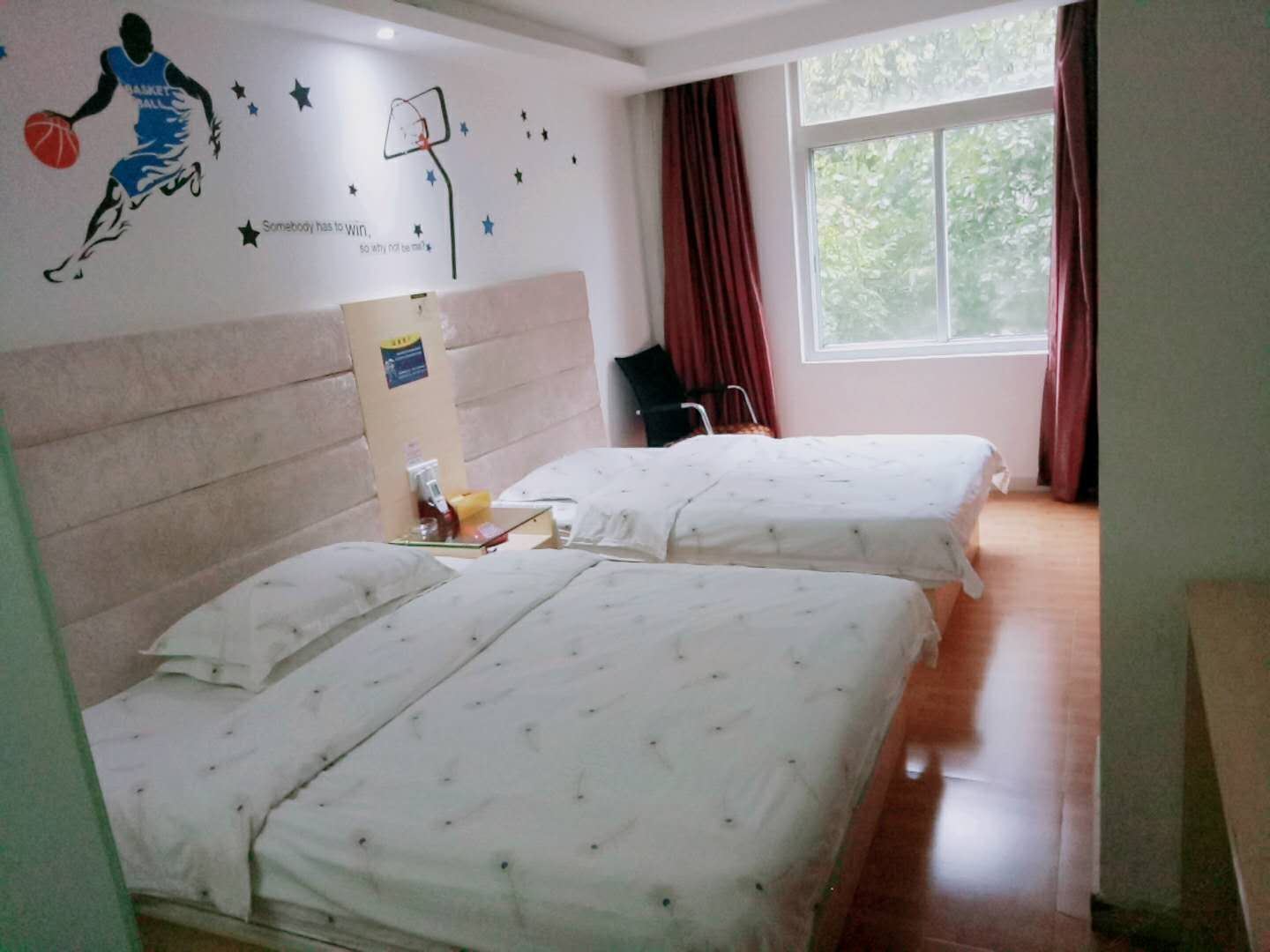 温馨子母房