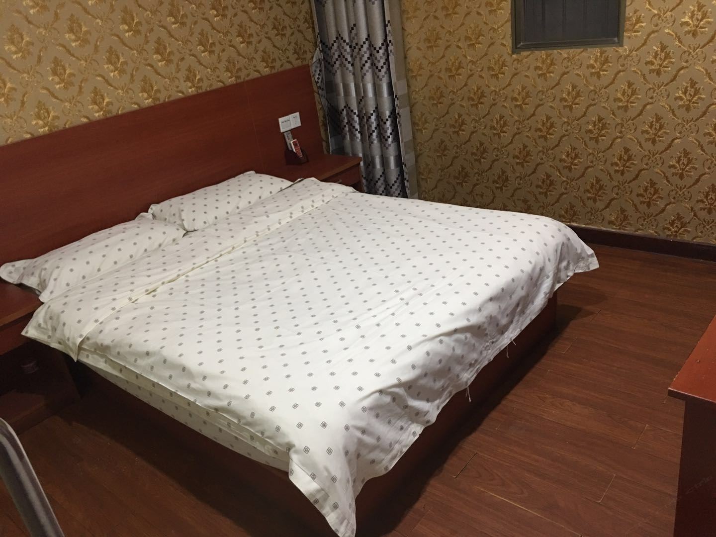 豪华大床房