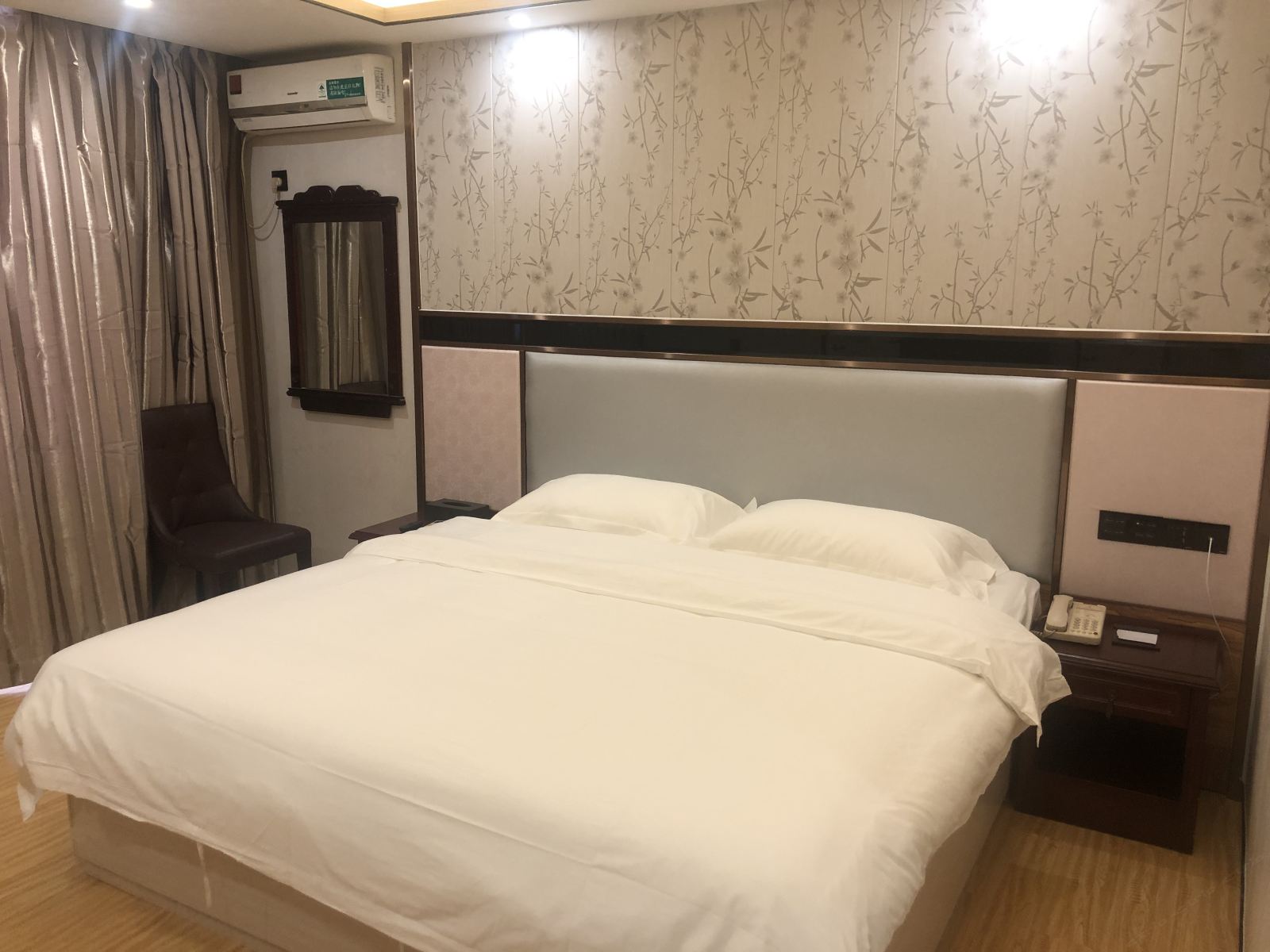 高级大床房