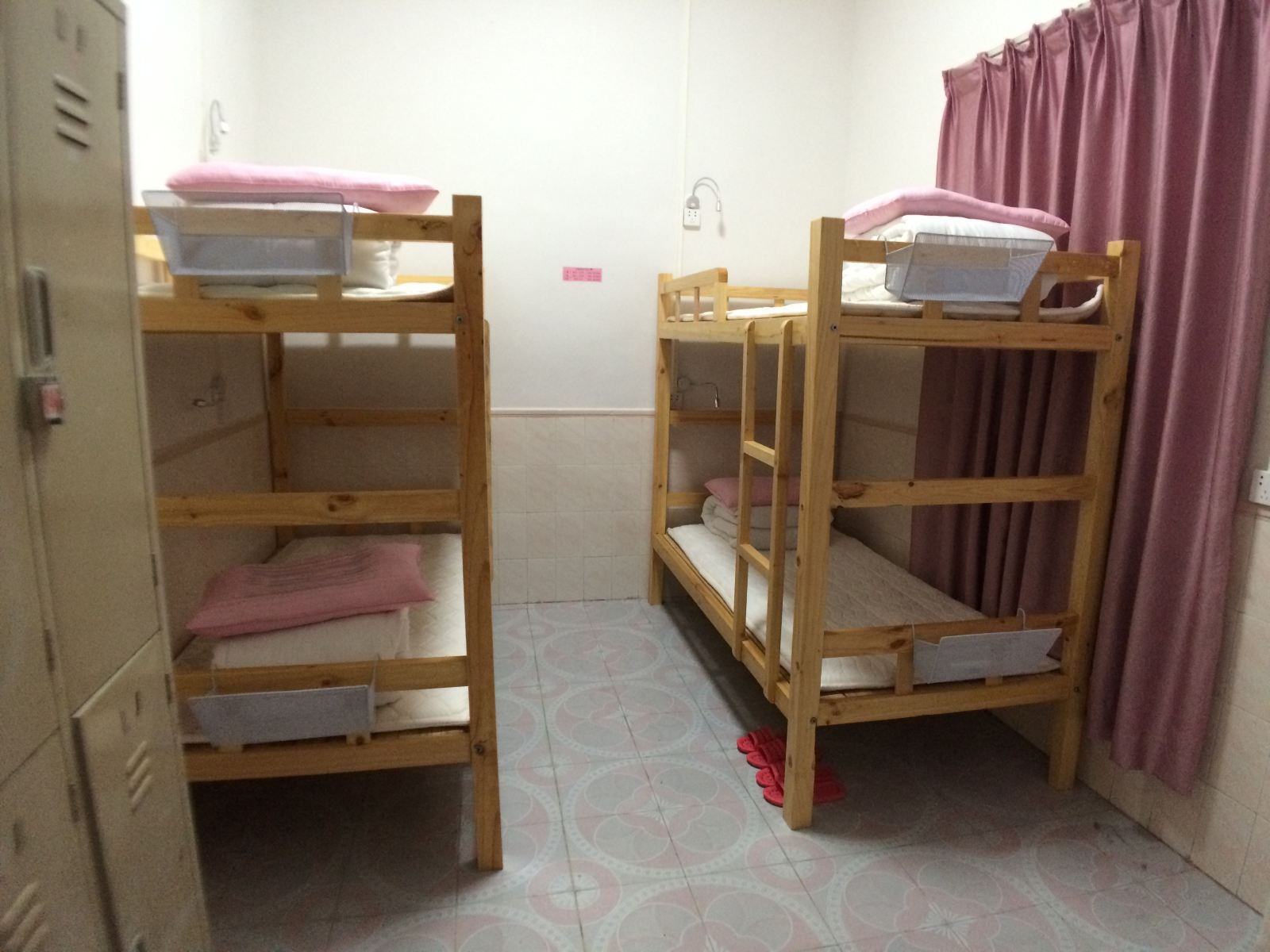 女四人间床位