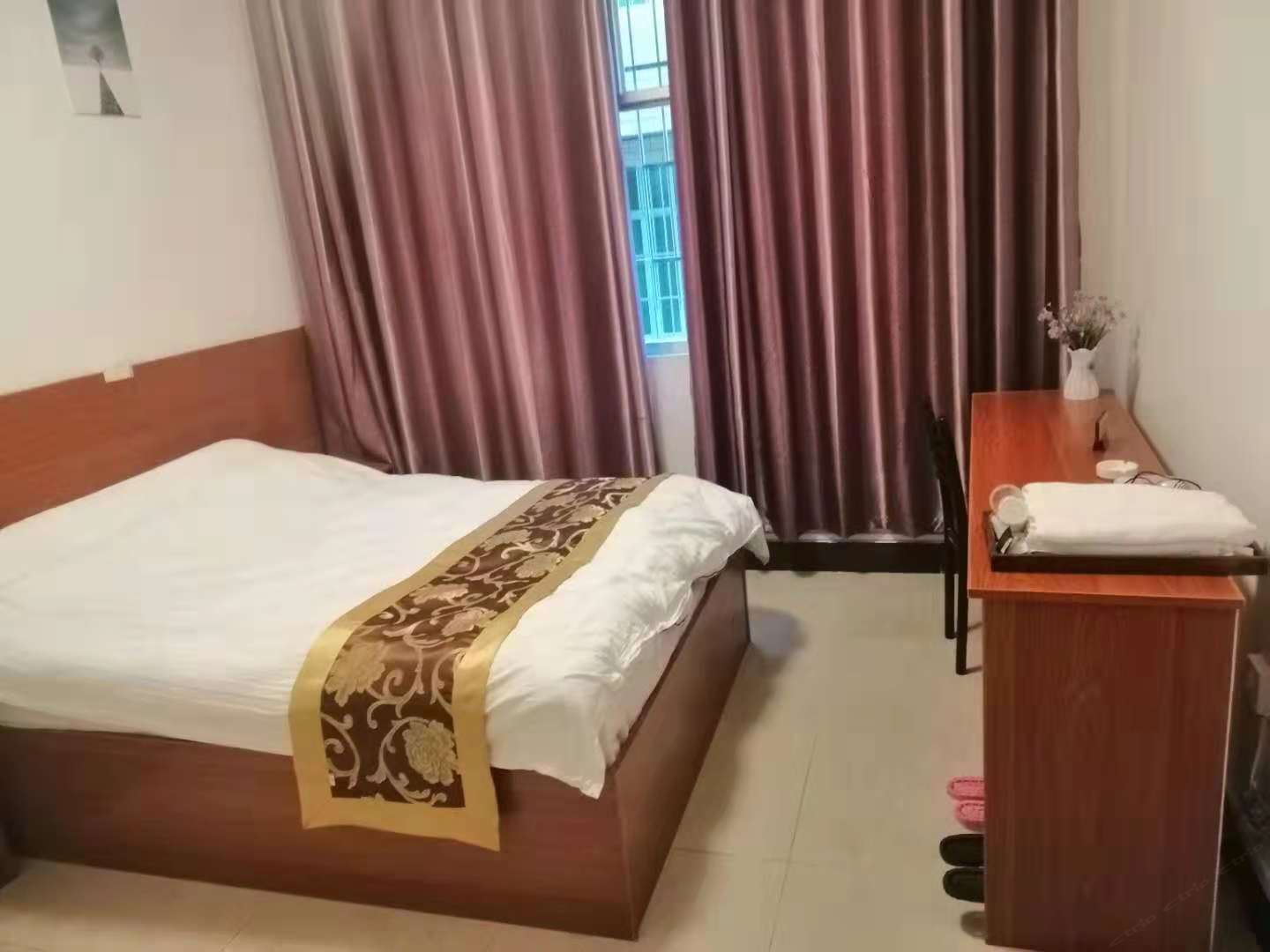 普通大床房(公共卫浴)