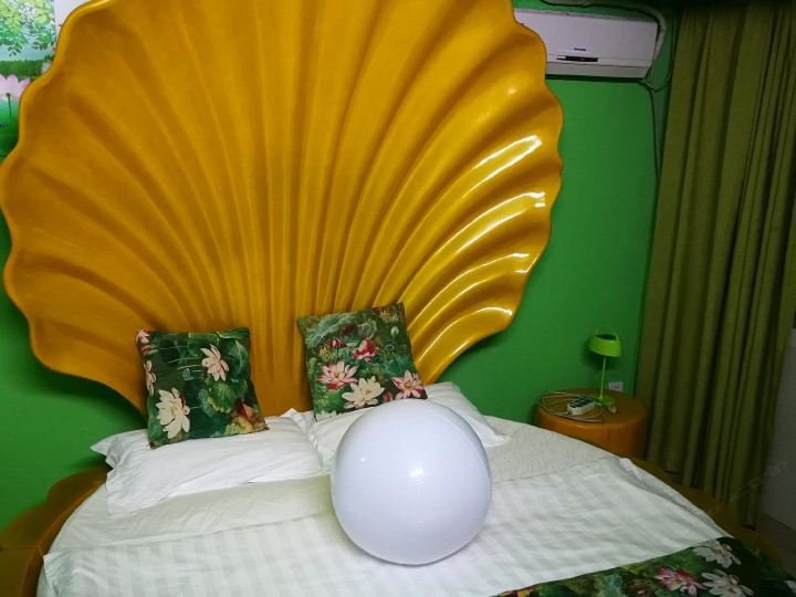 温馨浪漫水圆床房