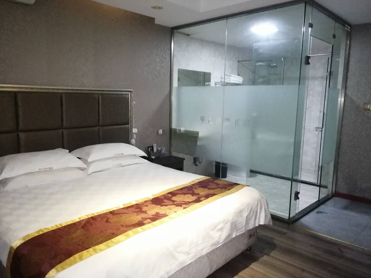 标准大床房