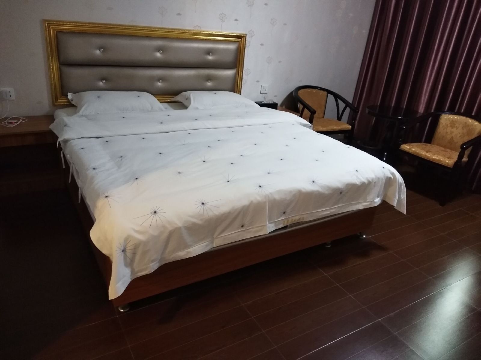 实惠大床房