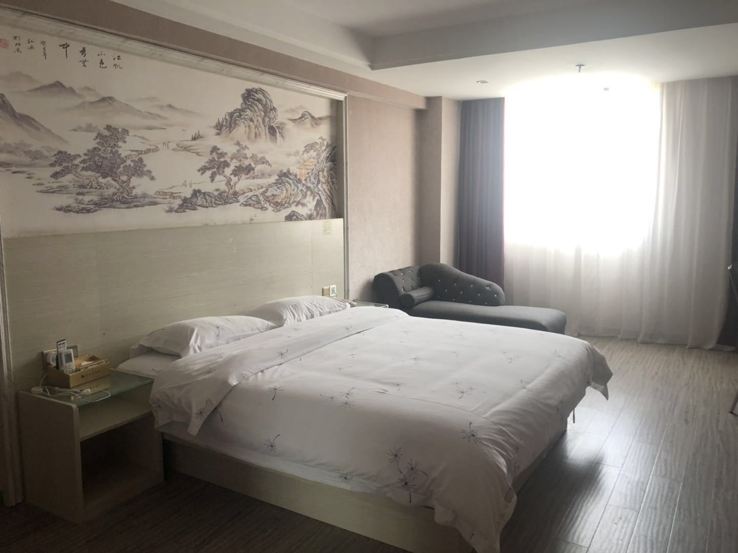 豪华大床房