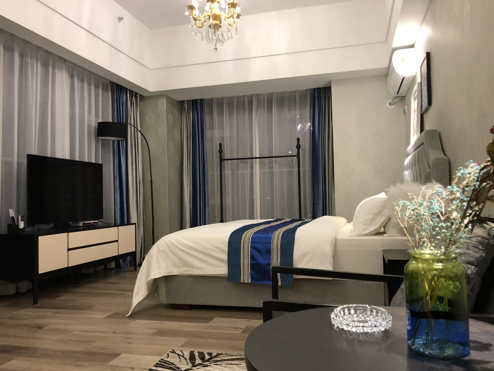 时尚大床观景房