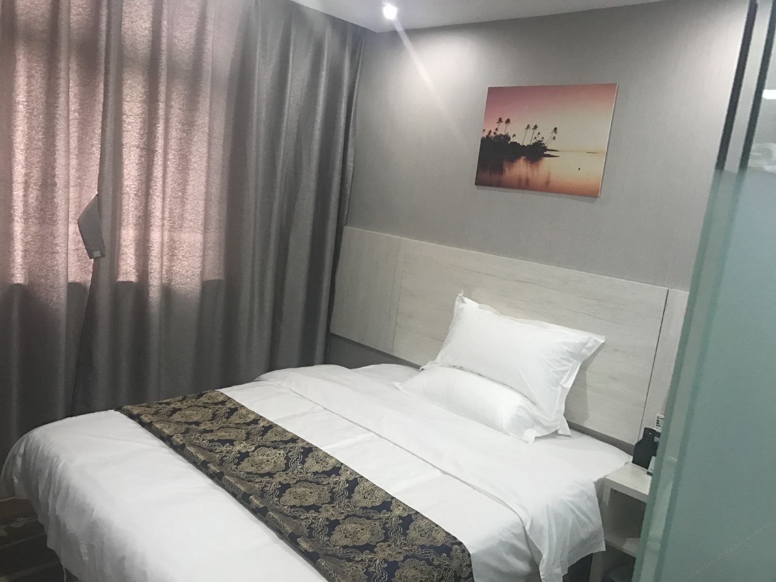 标准大床房