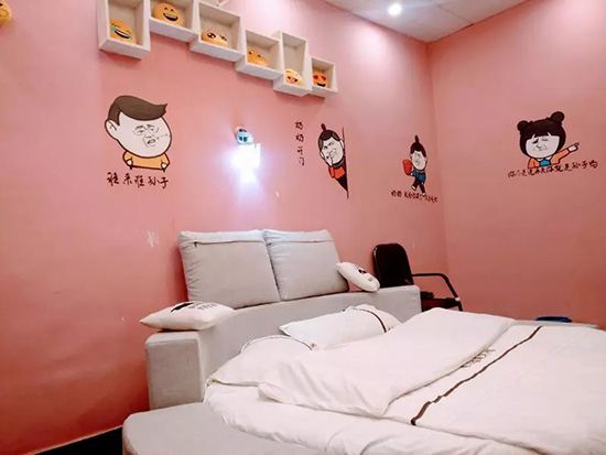 温馨主题圆床房