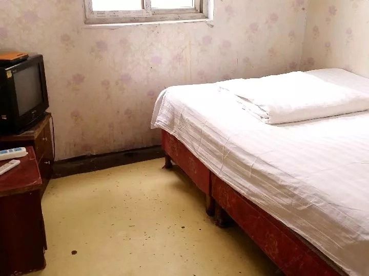 大床房(公共卫浴)