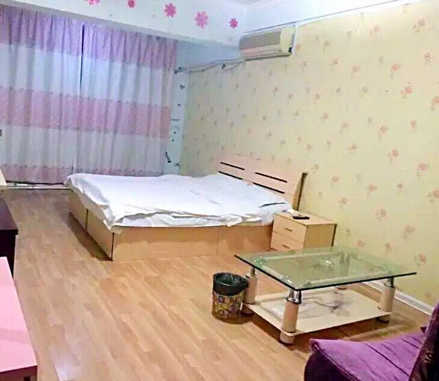 情侣大床房